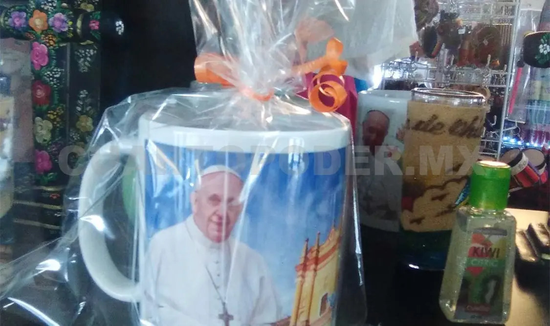 En las calles, recuerdos de visita pontificia