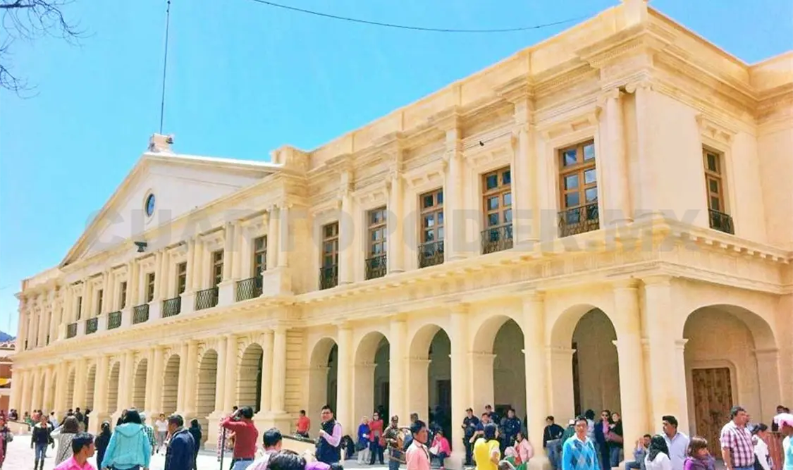 Majestuoso Museo de Artes, admirado por visitantes