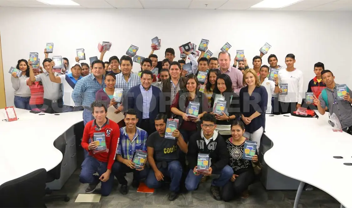 Jóvenes se preparan para generar nuevas empresas