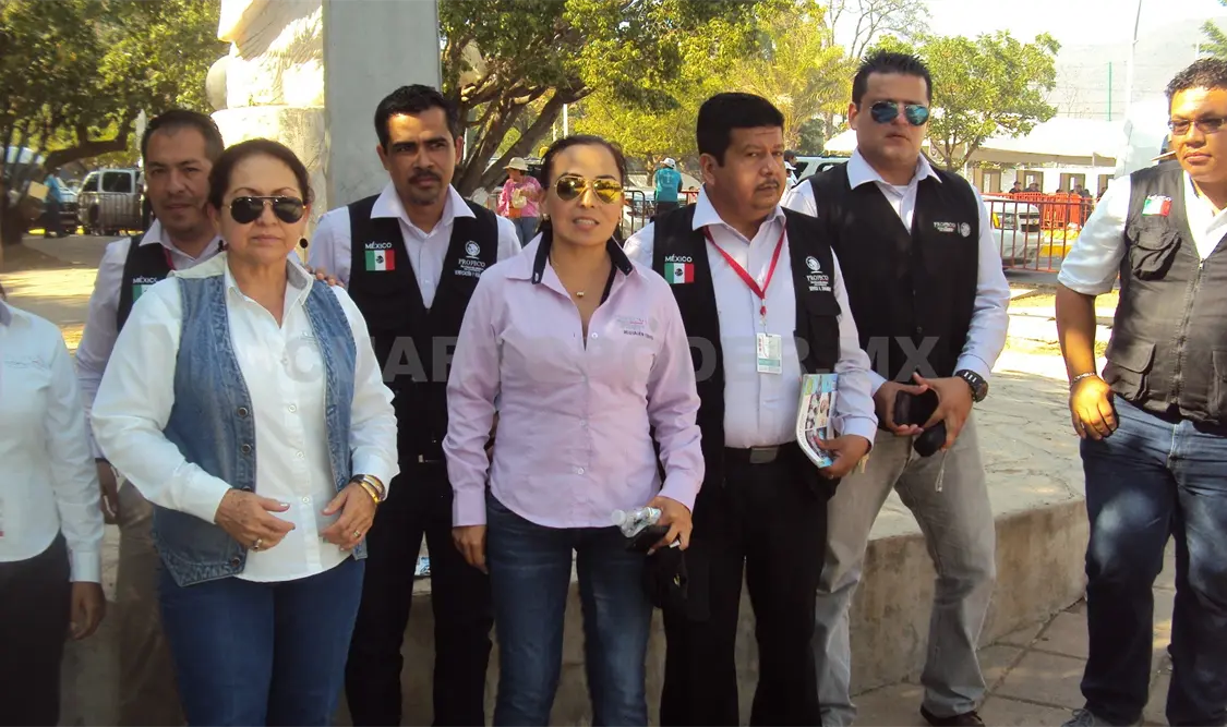 Mostrar los precios y respetarlos, las principales recomendaciones que están haciendo personal de la Profeco a los negocios cercarnos al Estadio Víctor Manuel Reyna * Carlos Burguete