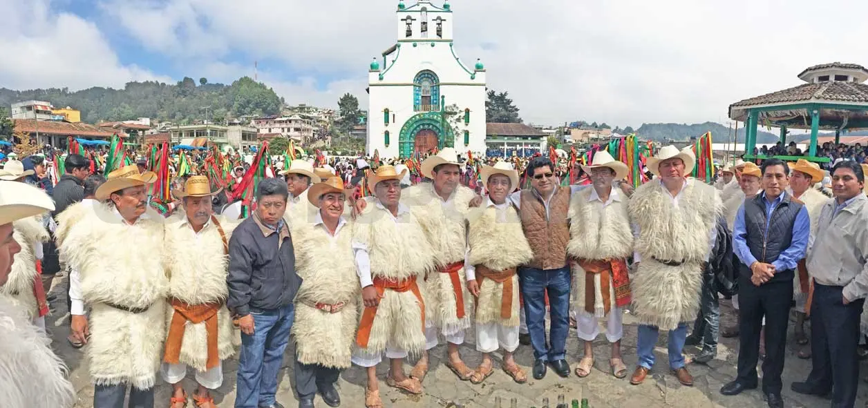 Pérez Anzueto celebra tradiciones indígenas en Chamula