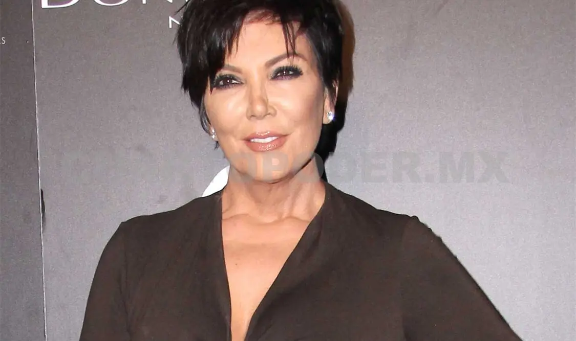Captan a la mamá de las Kardashian sin ropa interior
