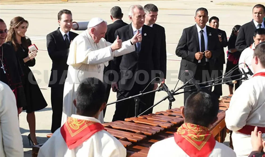 Multiculturalidad recibió al papa Francisco
