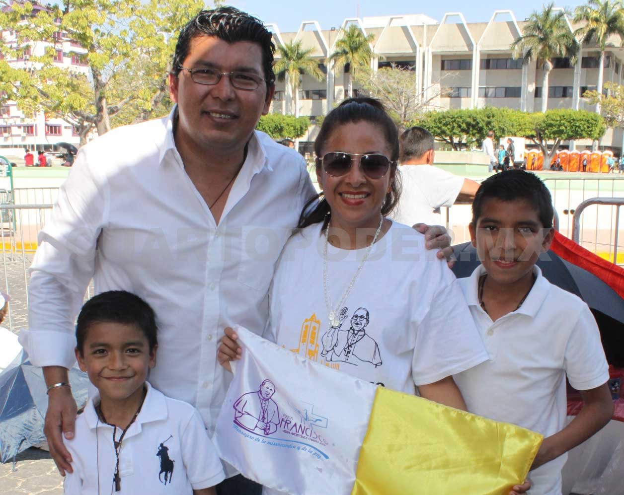 Centro de Tuxtla derrochó amor para el papa