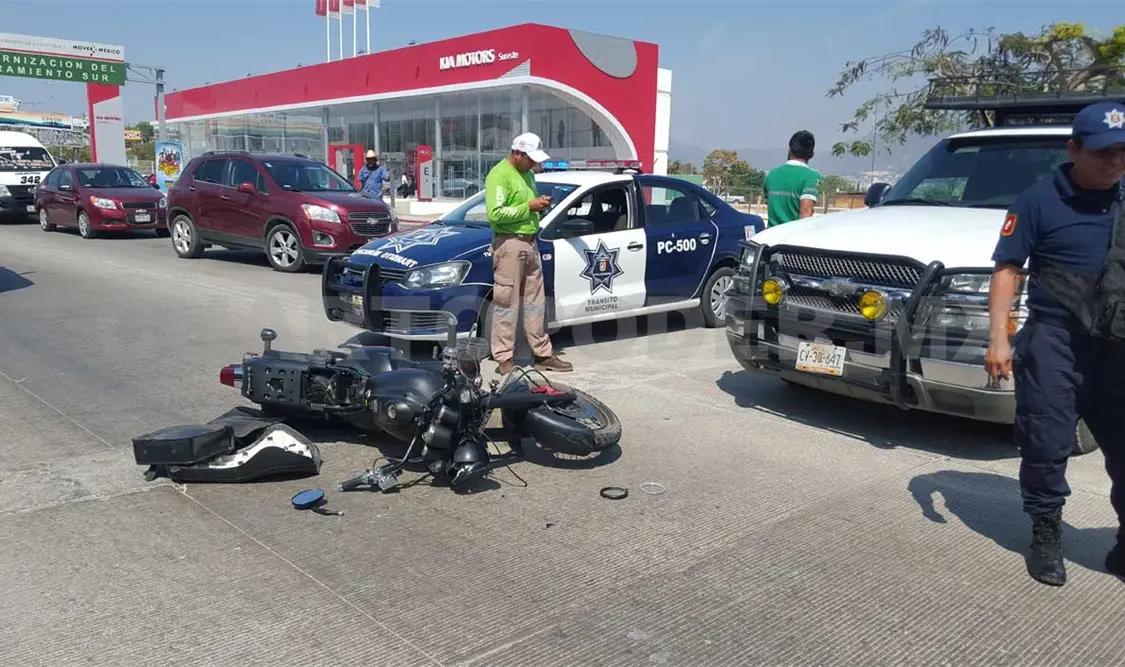 Automovilista causa fuerte accidente