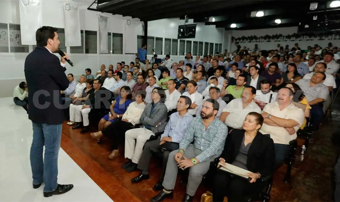 Entregan Plan de Desarrollo Municipal 2015-2018