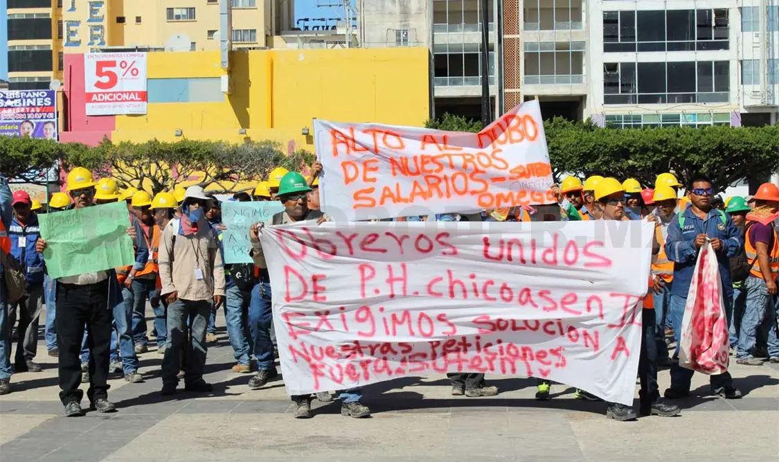 Protestan trabajadores de CFE por Chicoasén II