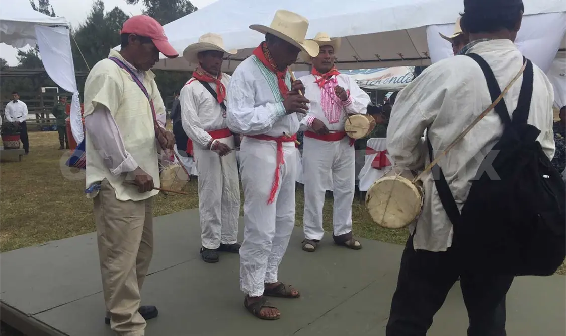 Con actos de folclor, celebran a Ejército