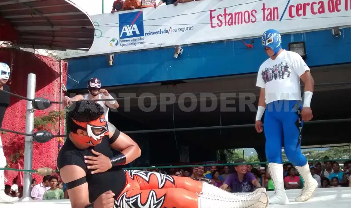 La pareja de New Fire Jr. y Murcy Jr., junto a Granda Man, para la batalla estelar. Guillermo Ramos / CP