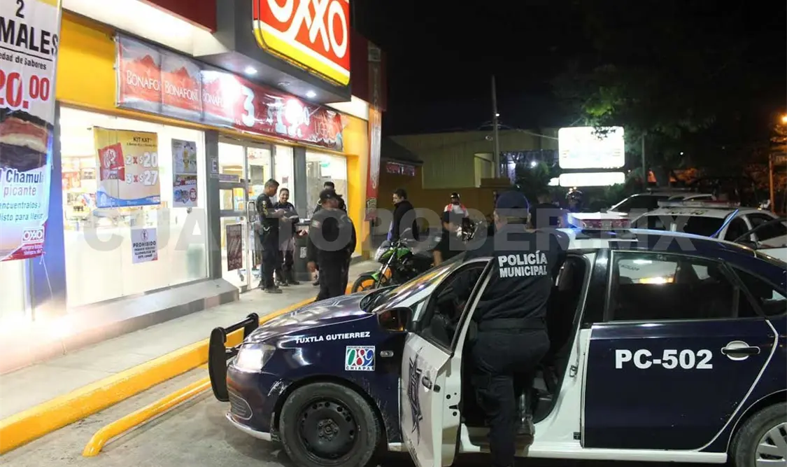 Asaltan otro Oxxo en la capital