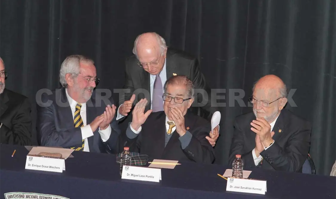Miguel León-Portilla recibe homenaje por su 90 aniversario