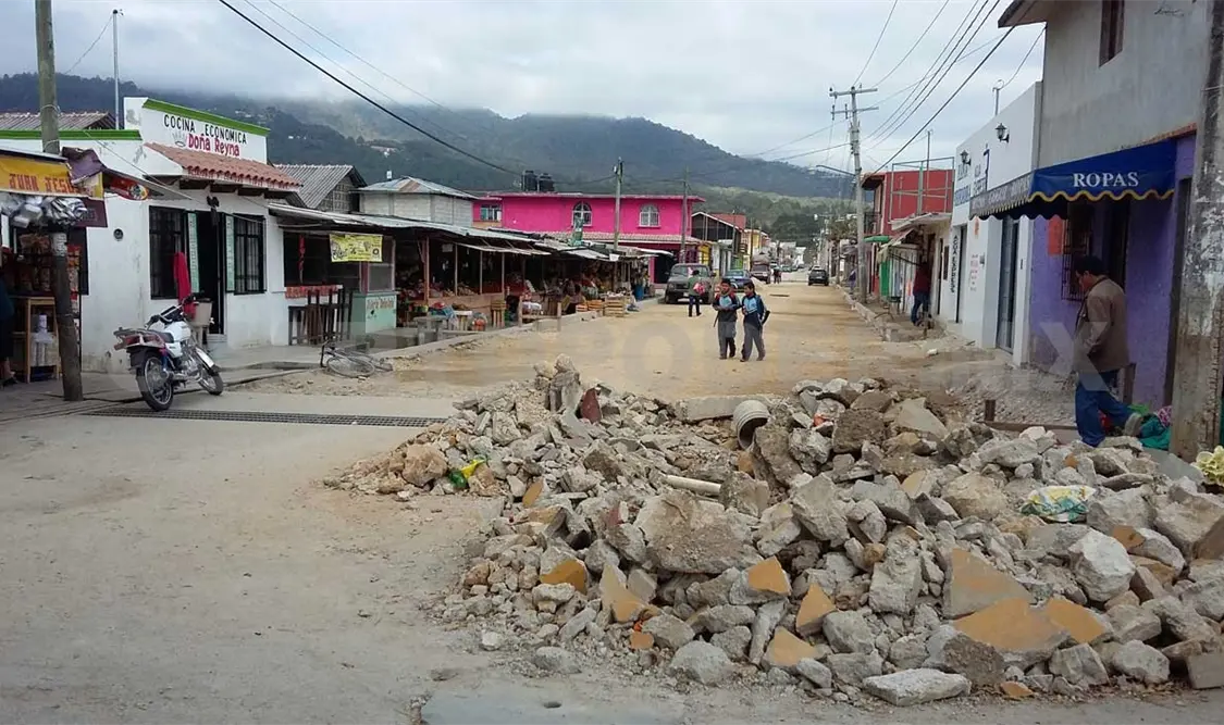 Demandan conclusión de obras en calles