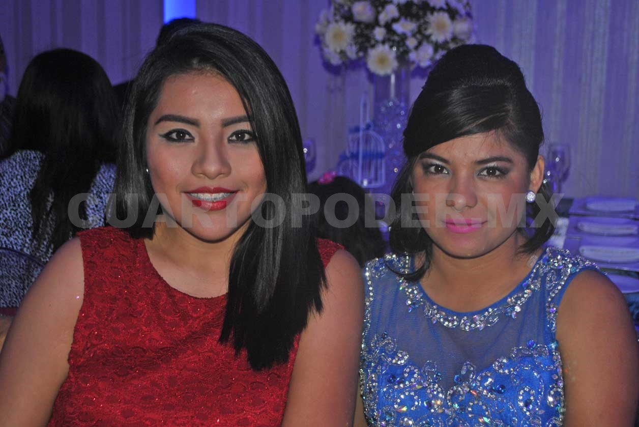 Feliz pareja se une en matrimonio