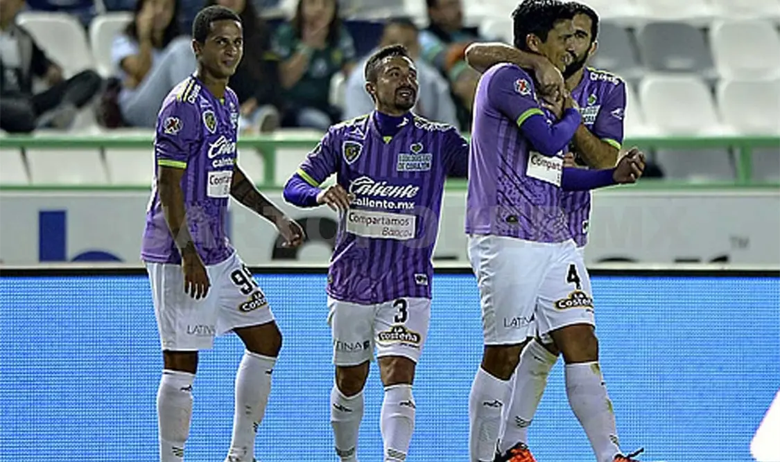 Jaguares ganó contundentemente ante los esmeraldas. El Universal. Cortesía