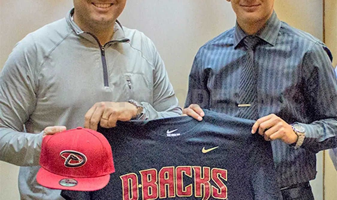 Arizona firma al pelotero mexicano Édgar Martínez