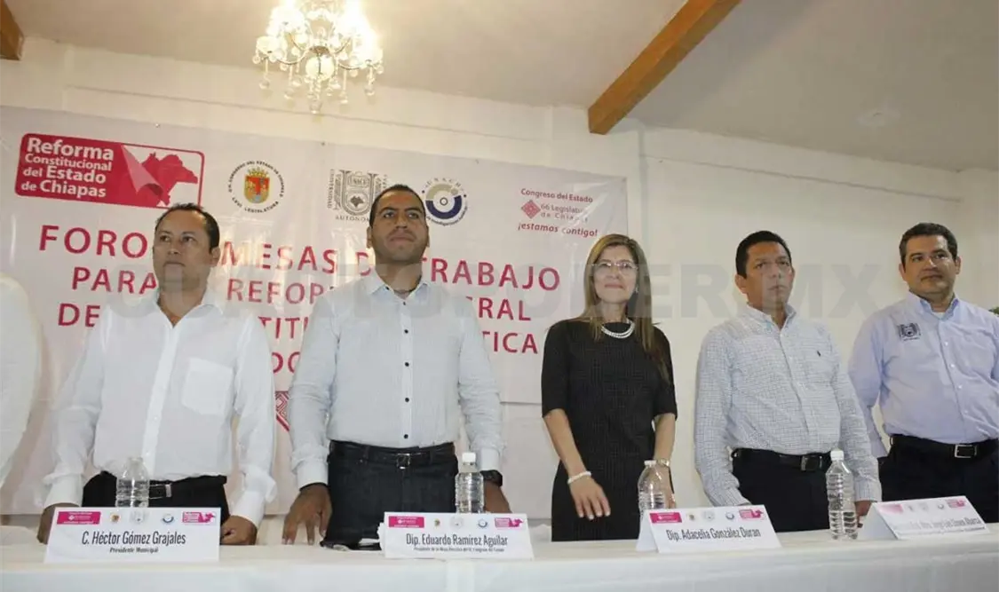 Titular participa en foro para la reforma de la Constitución