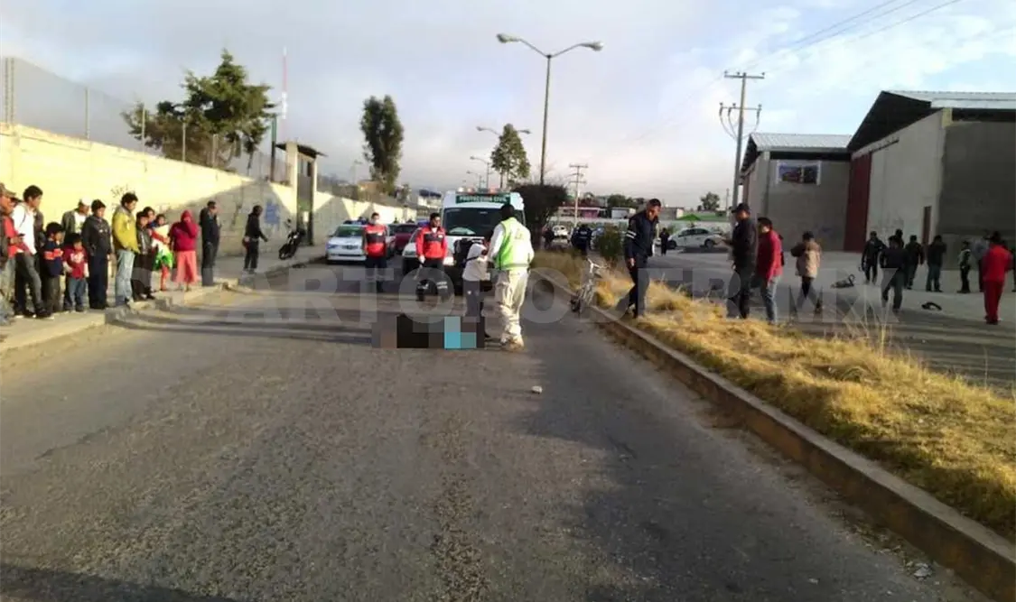 Chocan moto y bici; 3 muertos