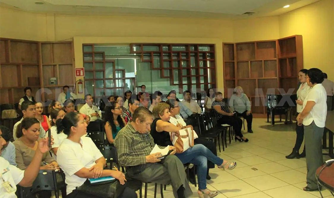 Capacitan a personal del Sector Salud