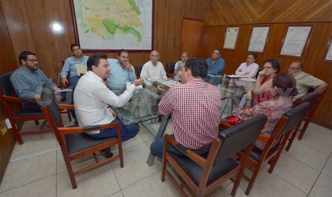 Atienden peticiones de habitantes de Santa Clara