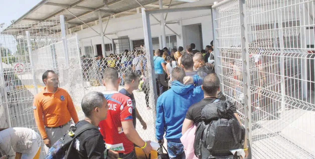 Sigue oleada cubana; llegan 188 a frontera sur