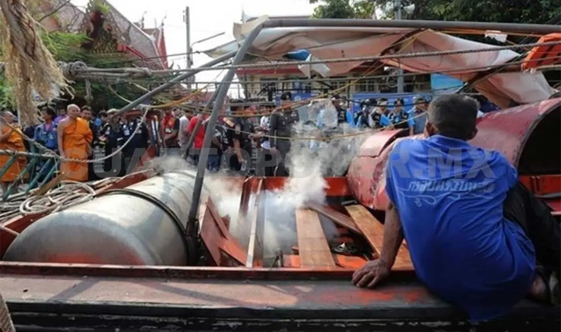 La explosión fue causada por una fuga de gas en la parte trasera de la embarcación, informó Sanit Mahathavorn, jefe de la Oficina de la Policía Metropolitana. Agencias