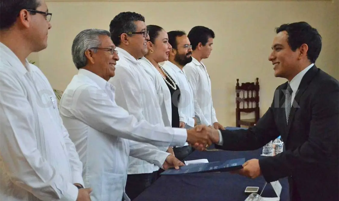 75 jóvenes se titularon como licenciados en Ingeniería Civil. CP