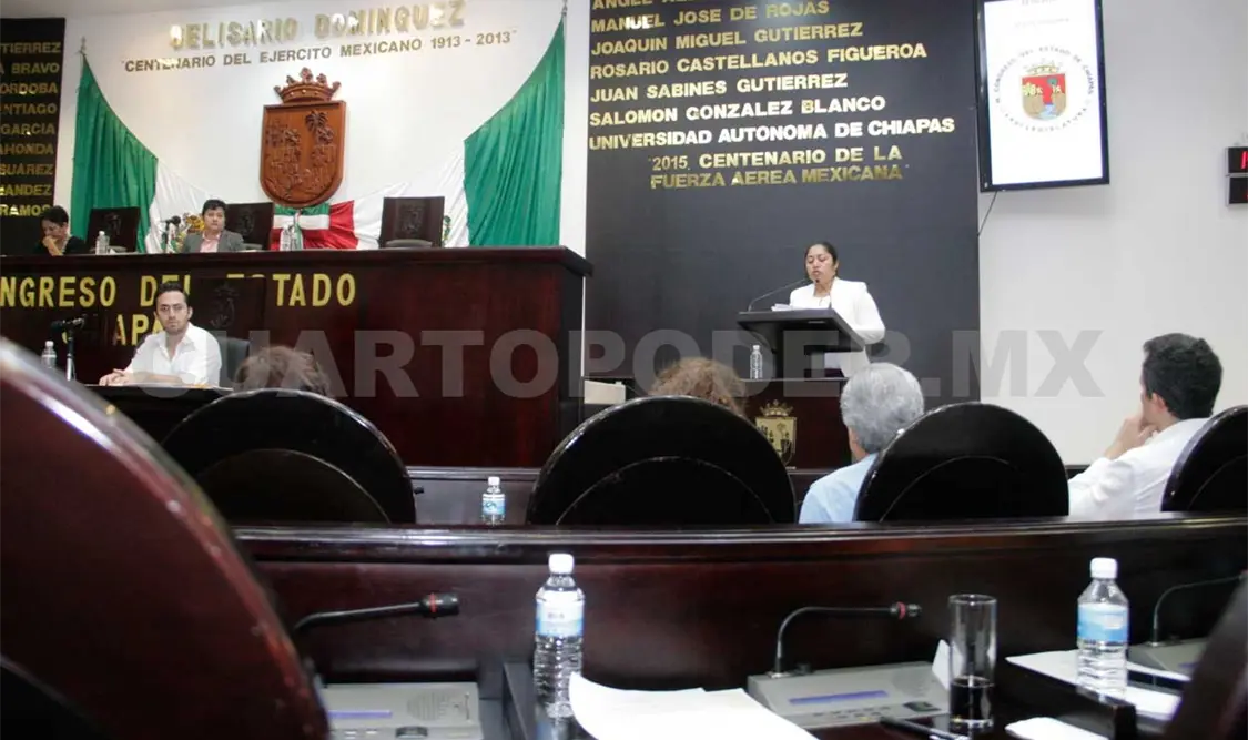 Instan a jóvenes interesarse en la política