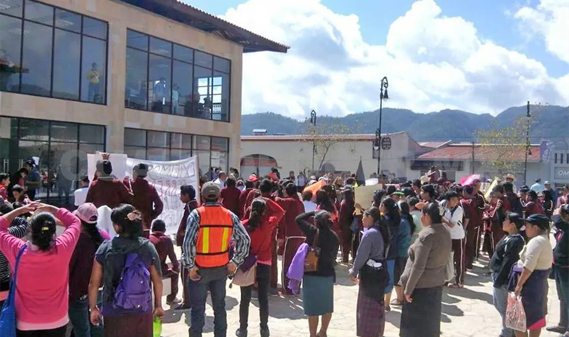 Primera manifestación en nuevo edificio municipal