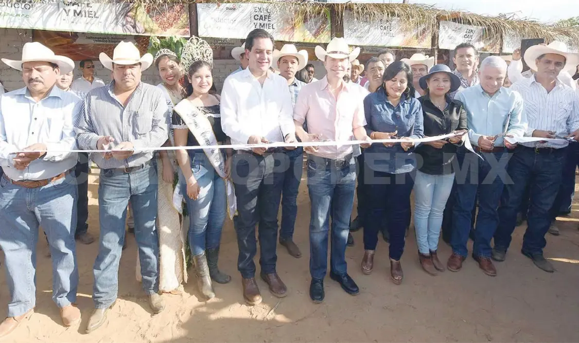 Inaugura MVC Feria Ganadera y Apícola