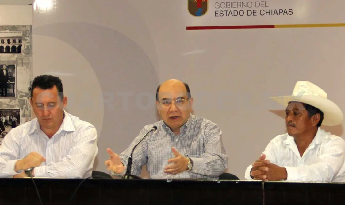 Se reúne Gómez Aranda con la Casa del Pueblo