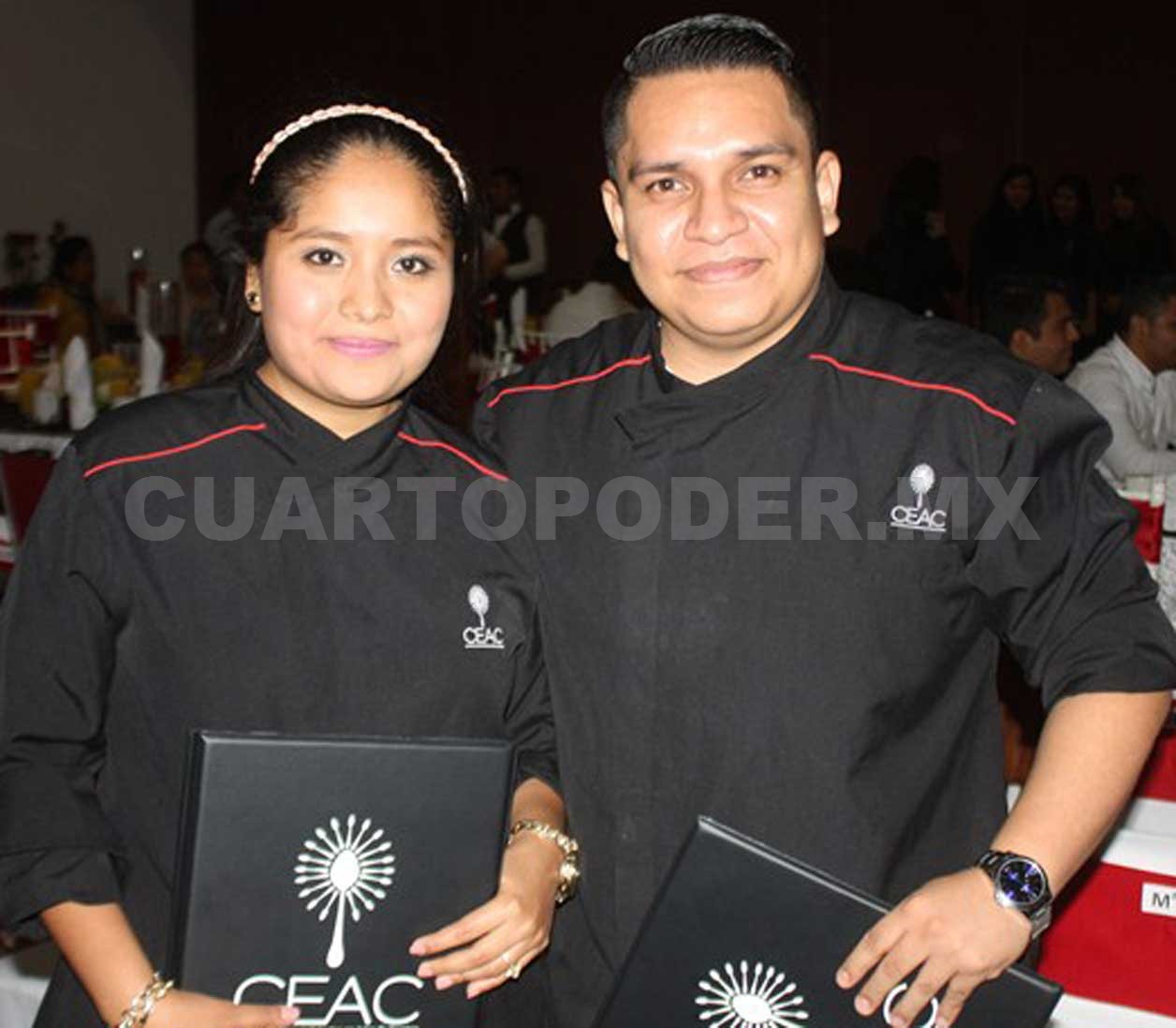 Entrega de documentos a egresados