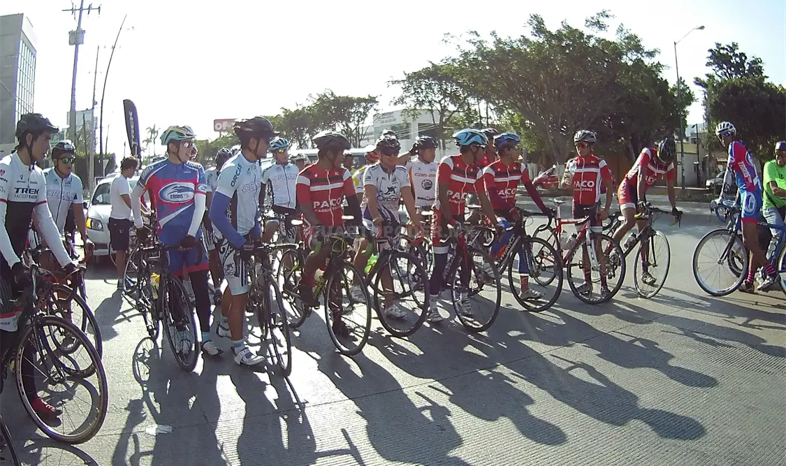 Partieron los ciclistas desde Tuxtla hasta Tonalá en su primer etapa. Ismael Quintero / CP