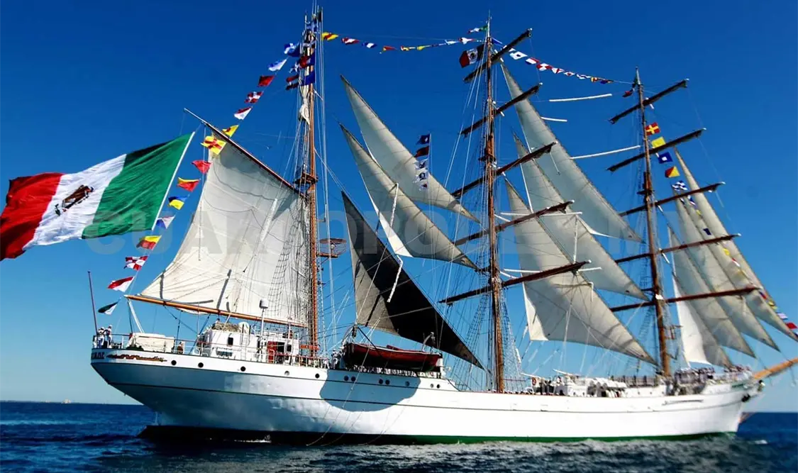 Zarpa Buque Escuela Cuauhtémoc
