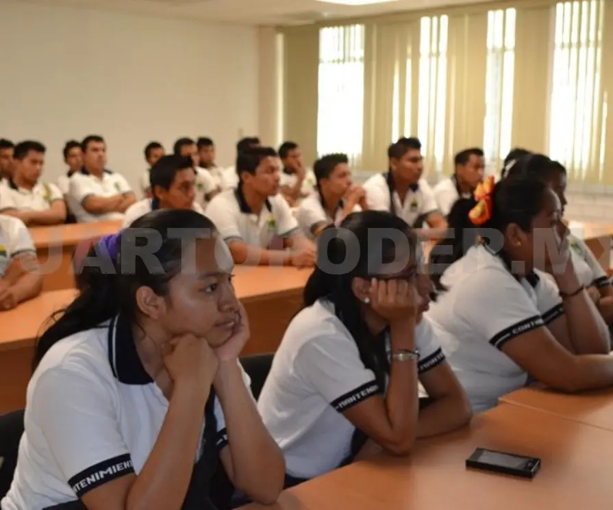 Los 44 planteles del CECyTECH concentran a un población de 17 mil estudiantes * Alejandro Aguilar