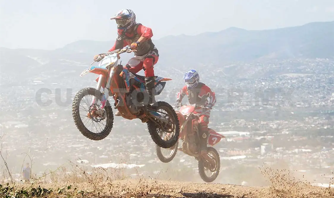 Rugieron los motores en la tercera fecha del estatal de Motocross