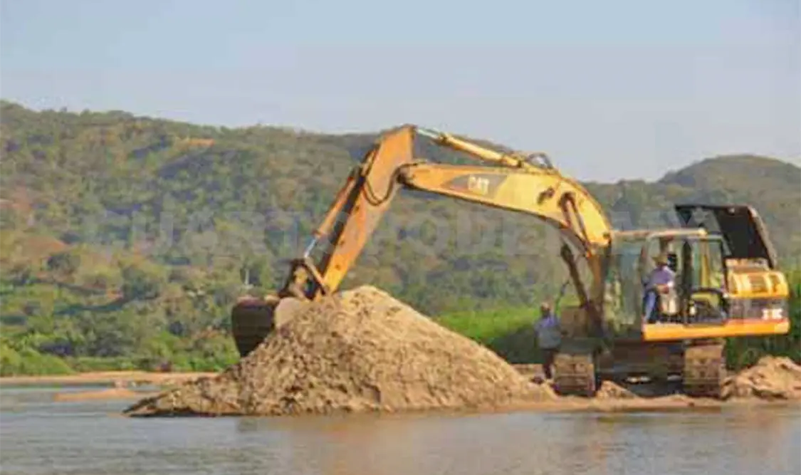 Areneros, otro peligro para el río Grijalva