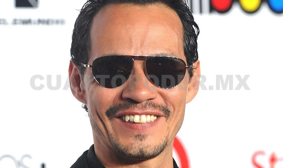 Marc Anthony visitó a niñas de una casa hogar