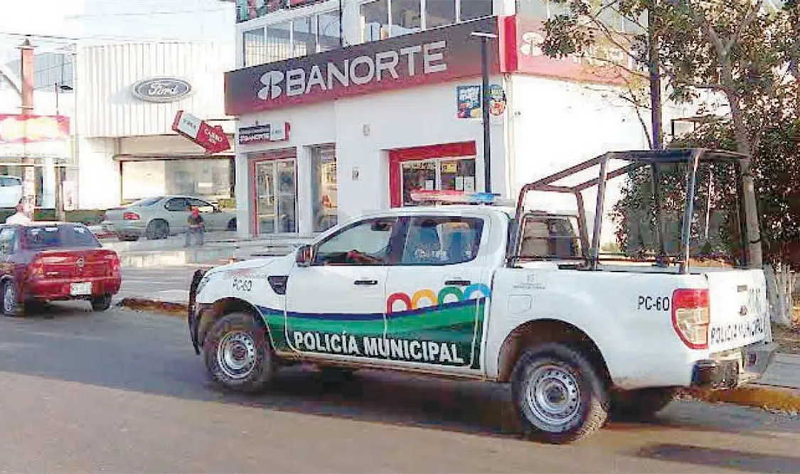 Asaltan a mujer al salir del banco