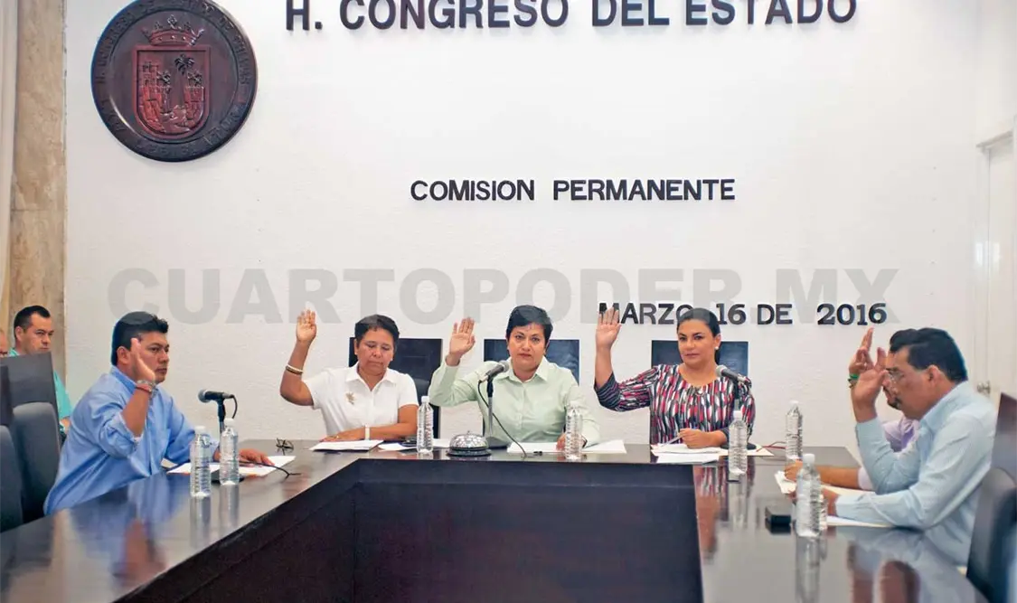 Relevan alcaldes en Chanal y Tila