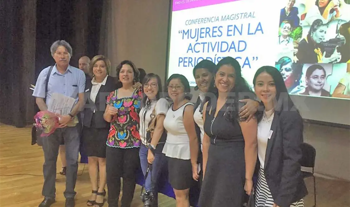 Reconocen a pioneras del periodismo