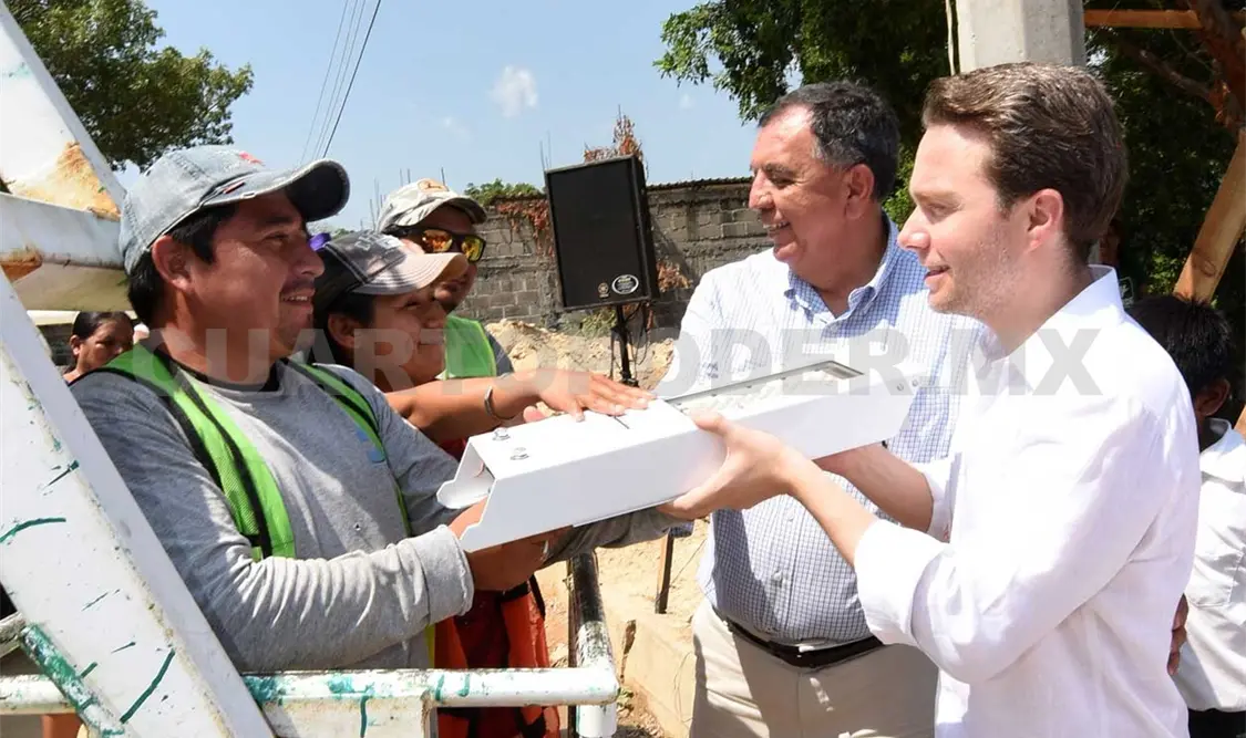 Velasco Coello detalló que de 2015 a la fecha, se ha modernizado el alumbrado público con la instalación de 21 mil 100 mil luminarias con tecnología LED. CP
