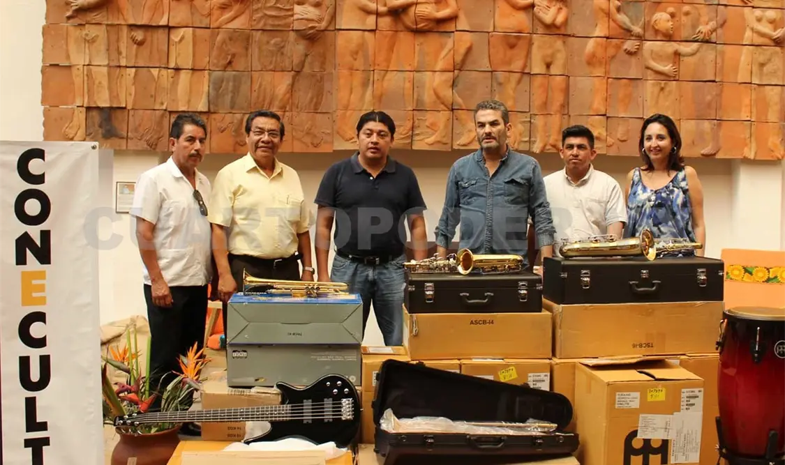 En la entrega de los instrumentos en el Museo del Café de Chiapas. Cortesía