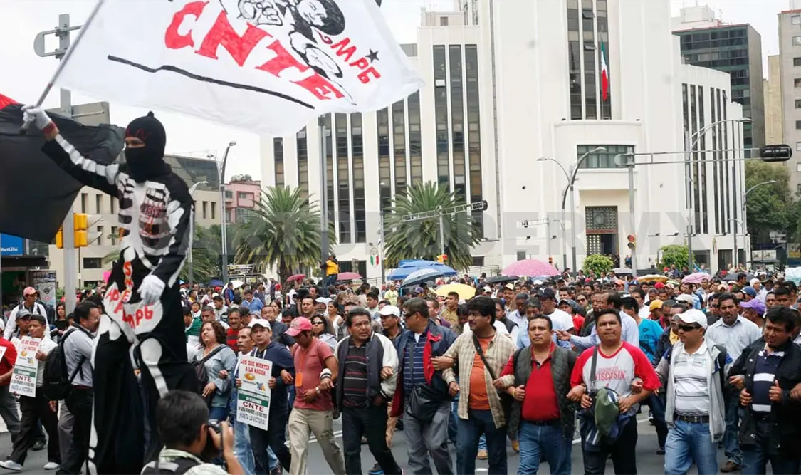 Morena necesita votos y por eso busca a la CNTE