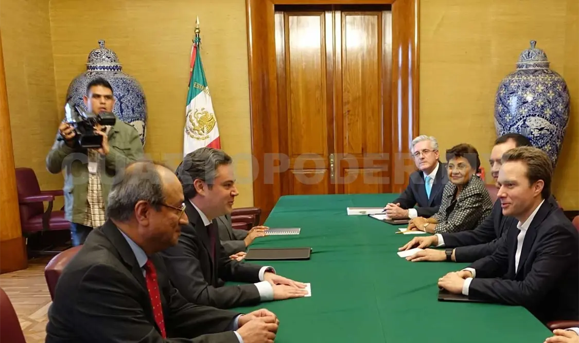 Participa Manuel Velasco en reunión con Aurelio Nuño
