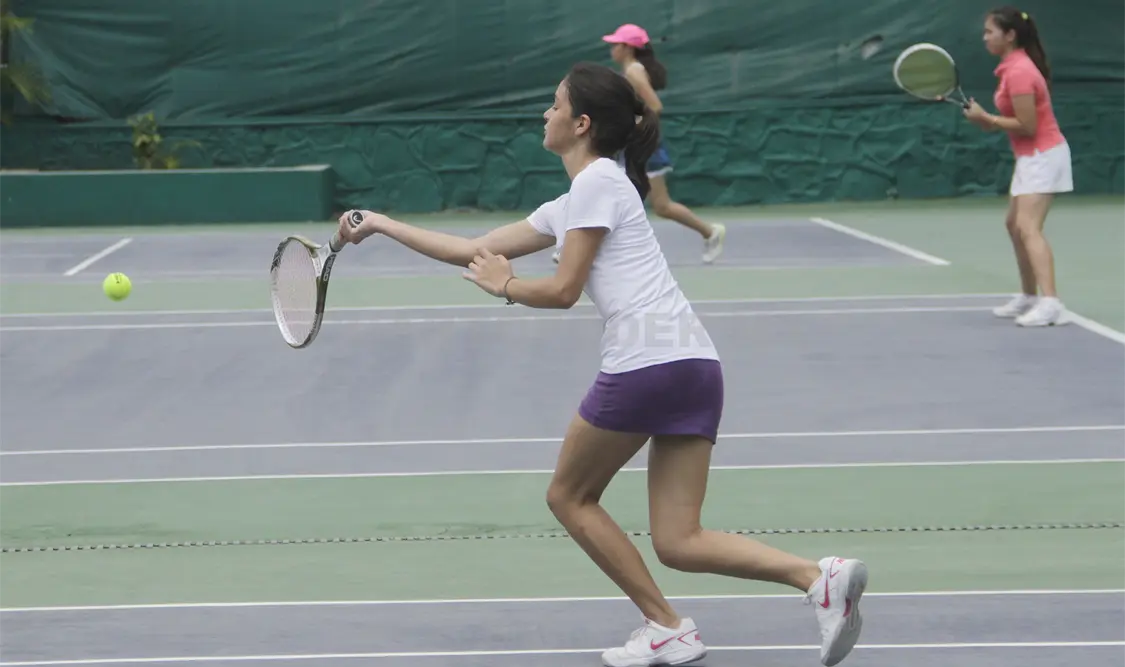 El deporte blanco lo pueden jugar niños, jóvenes y adultos y, en Tuxtla existen diferentes opciones para hacerlo, para cual la academia Feria Cruz abre sus puertas / Guillermo Ramos / CP
