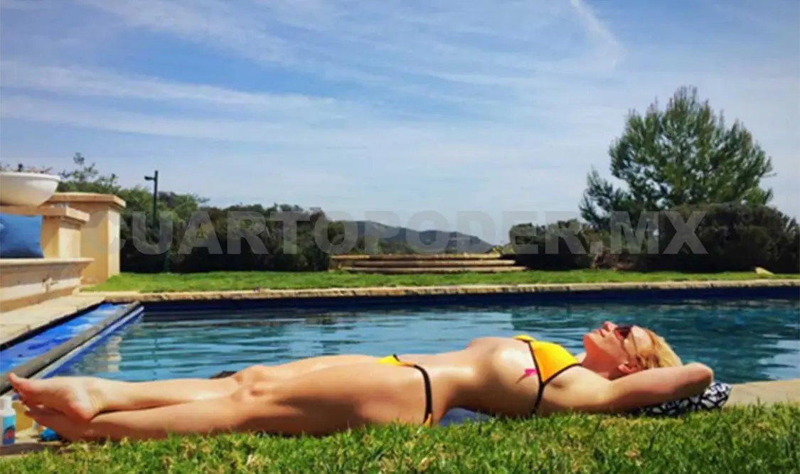 Britney Spears recibe la primavera con bikini