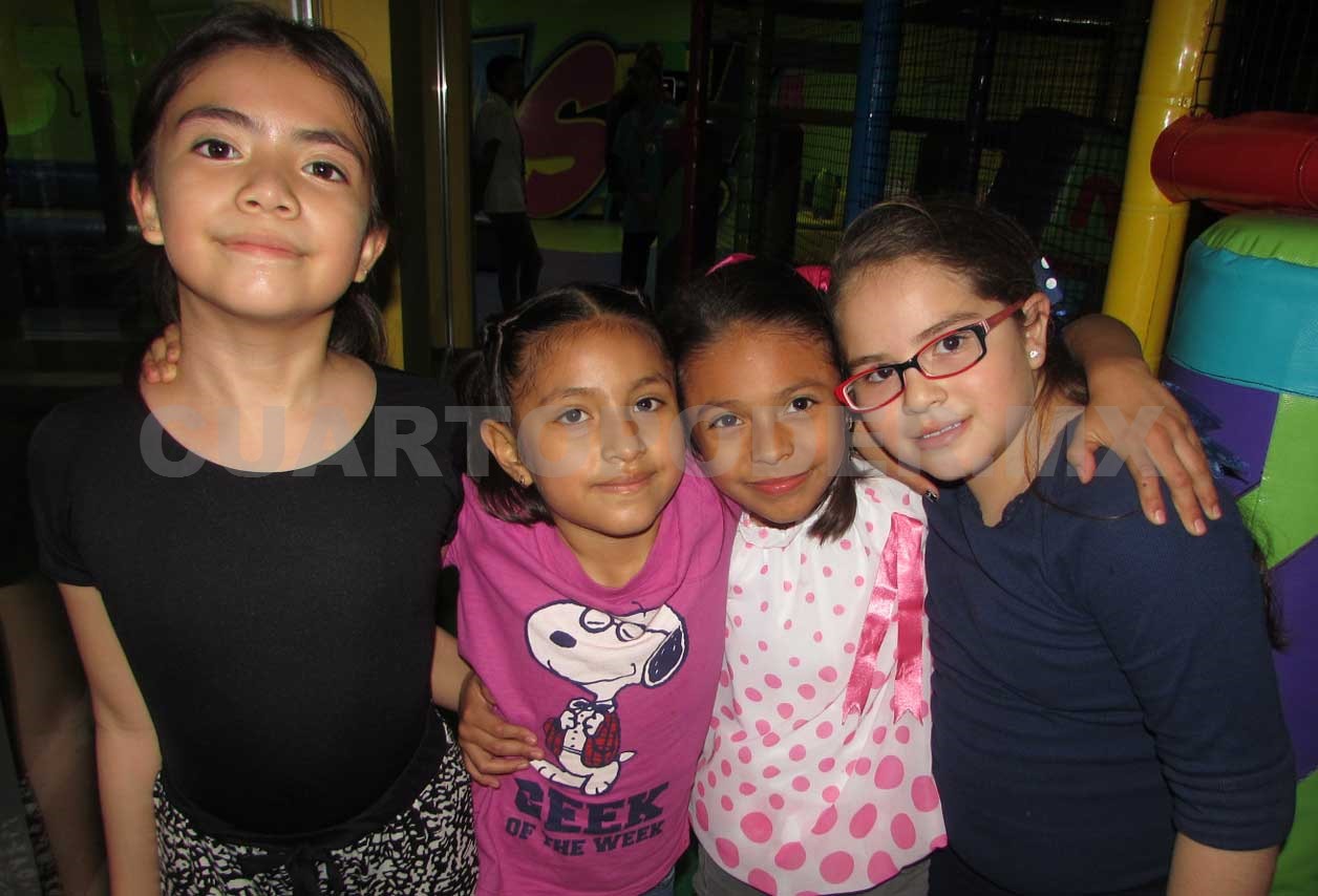 Alejandra celebró en compañía de sus amiguitas