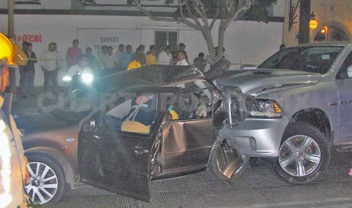 Servidor público ebrio provoca accidente