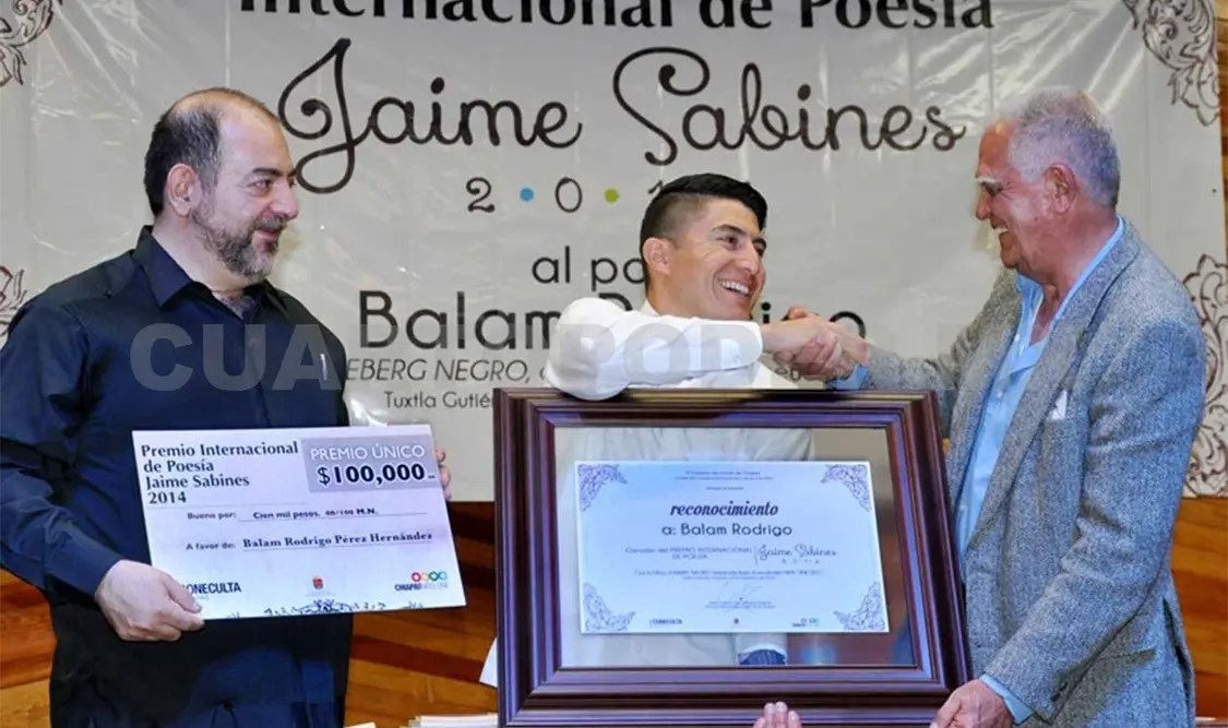Balam Rodrigo, ganador del Premio Internacional de Poesía 2014. Darwin Mendoza