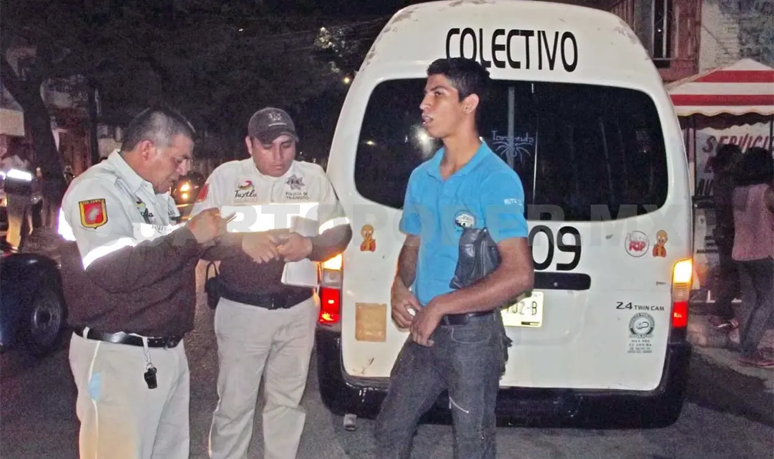 Colectivo embiste a policía de Tránsito en la Bienestar